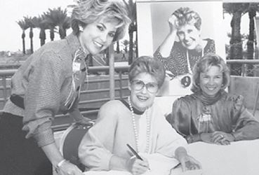 Erma Bombeck and other members of the Arizona Women's Board